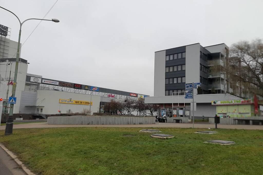 Prague Apartment In Most Near Golf Club, Aqua-Hipo-Autodrom In Мост Екстериор снимка