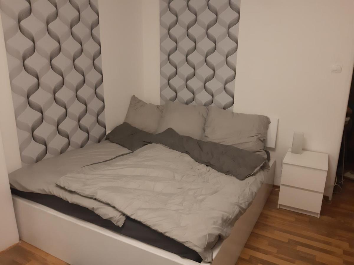 Prague Apartment In Most Near Golf Club, Aqua-Hipo-Autodrom In Мост Екстериор снимка