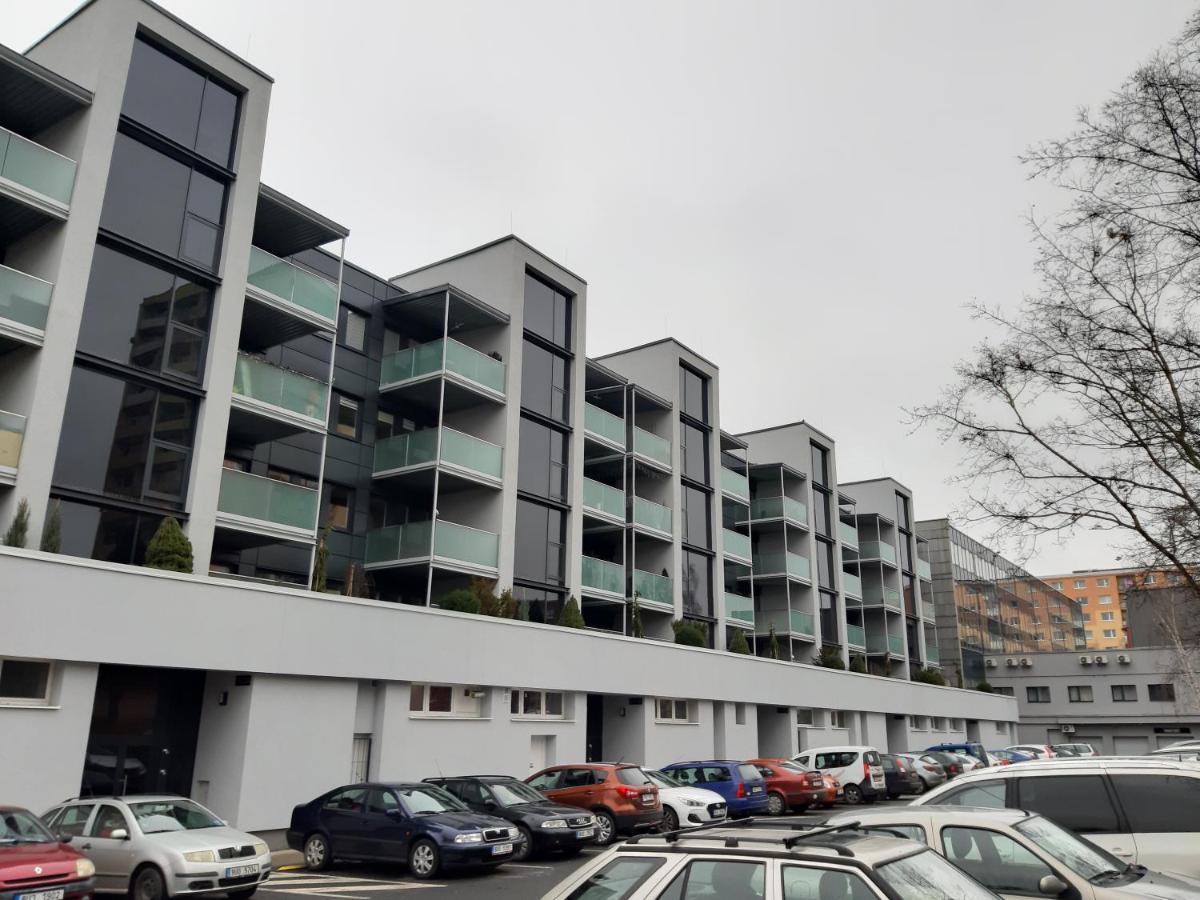 Prague Apartment In Most Near Golf Club, Aqua-Hipo-Autodrom In Мост Екстериор снимка